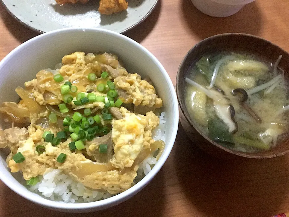 親子丼と具沢山お味噌汁♡|くーさんさん