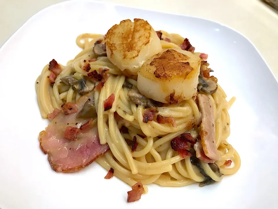 Snapdishの料理写真:Carbonara + Bacon + Hokkaido Scallop|Yvonne C.さん