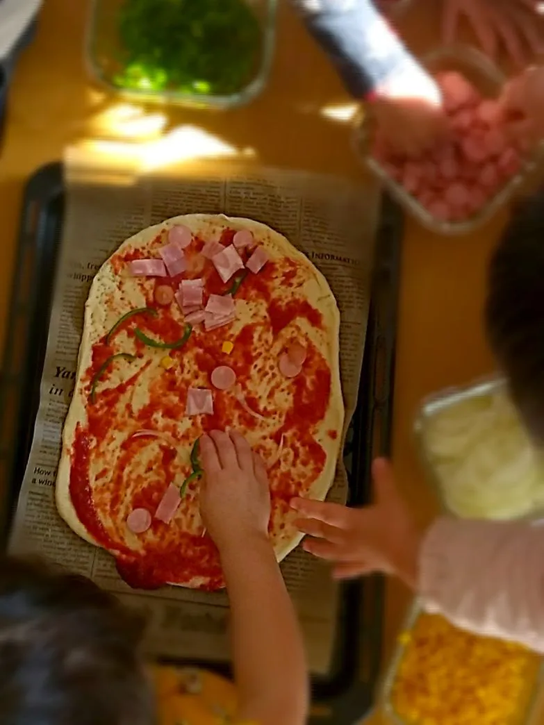 3歳児が寄ってたかってピザを作る♡|ta'kさん