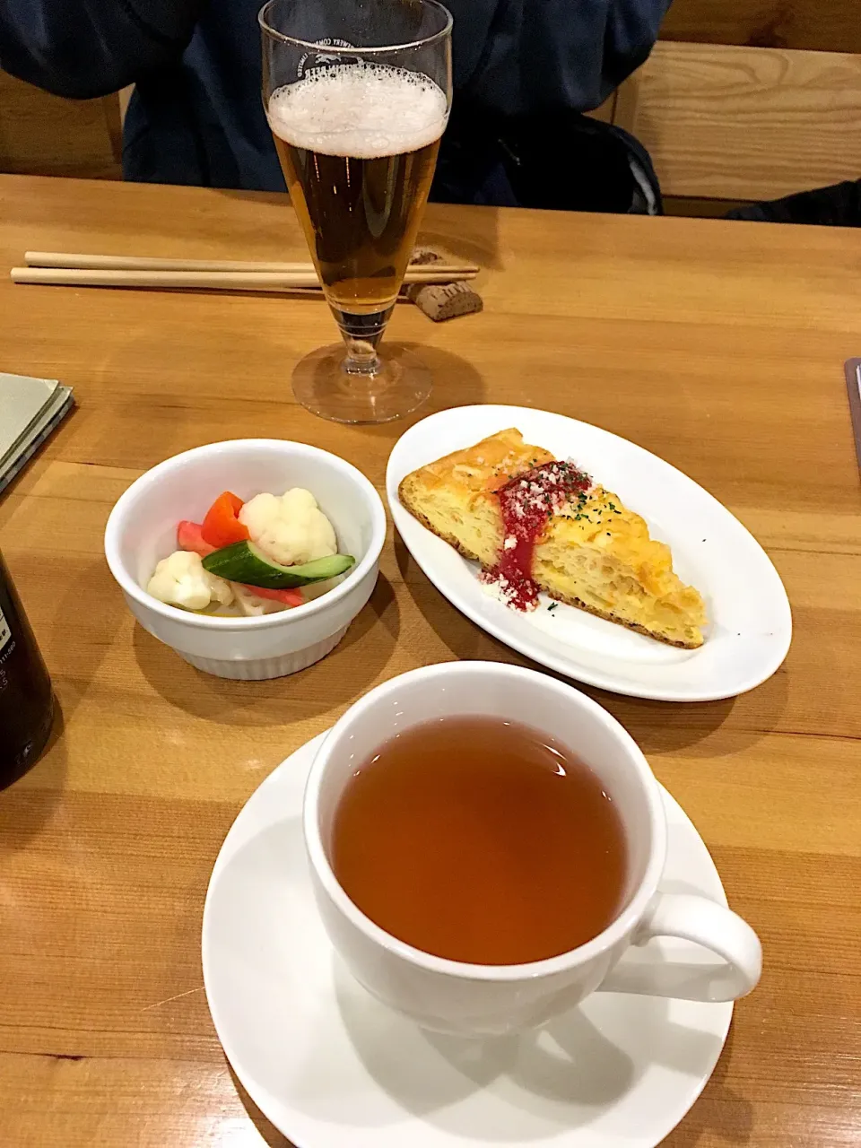 お通し（キッシュ、ピクルス）、黒豆茶、ノンアルコールビール
@M case|こいちさん