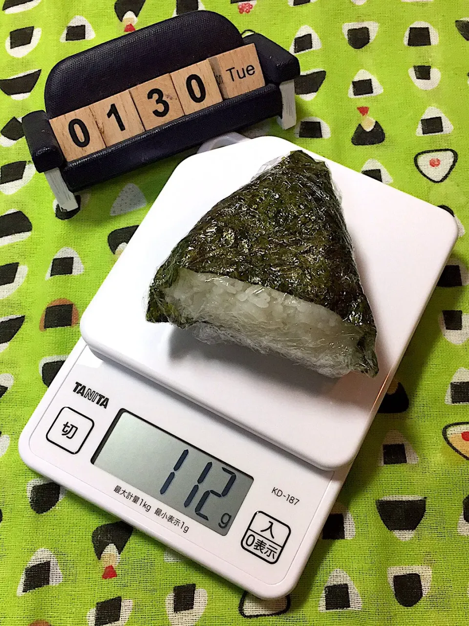 Snapdishの料理写真:１月３０日の中1野球部のたべさせてもらえない補食おにぎり♪112ｇ|ごっちさん