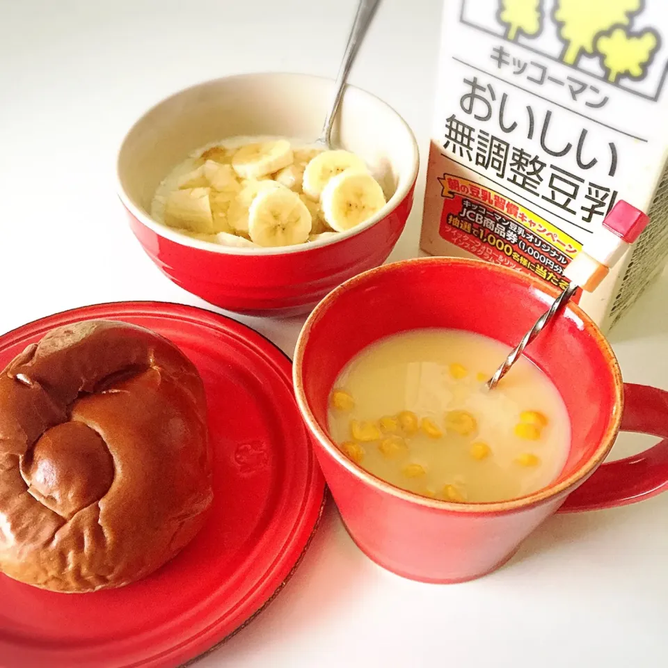 豆乳ケフィアにバナナ🍌、豆乳コーンスープ🌽|nokorinさん