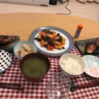 卵と木耳のトマト炒め
里芋とひき肉の煮物
ぶりの照り焼き
あおさと玉ねぎのお味噌汁|natsukoさん