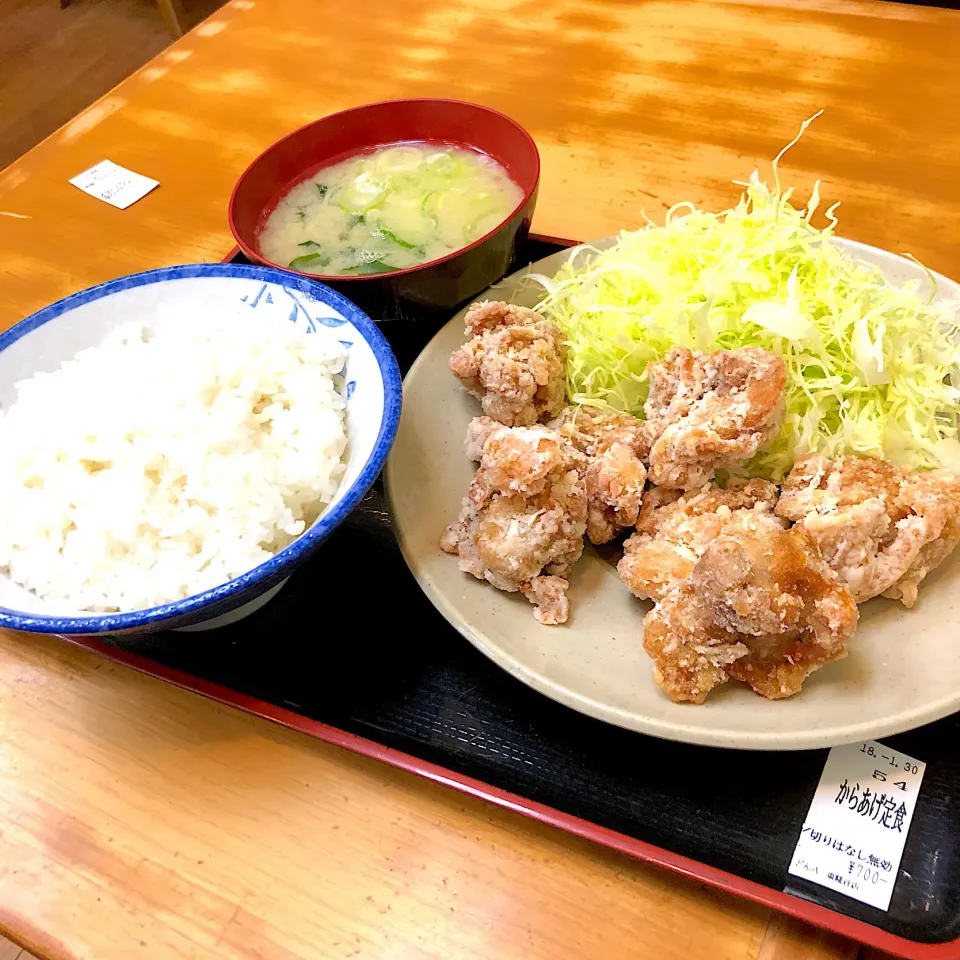 どん八 唐揚げ定食 
ニンニクのお味 竜田揚げみたい？ボリューム満点💯 味もまぁまぁかな😊|Kieさん