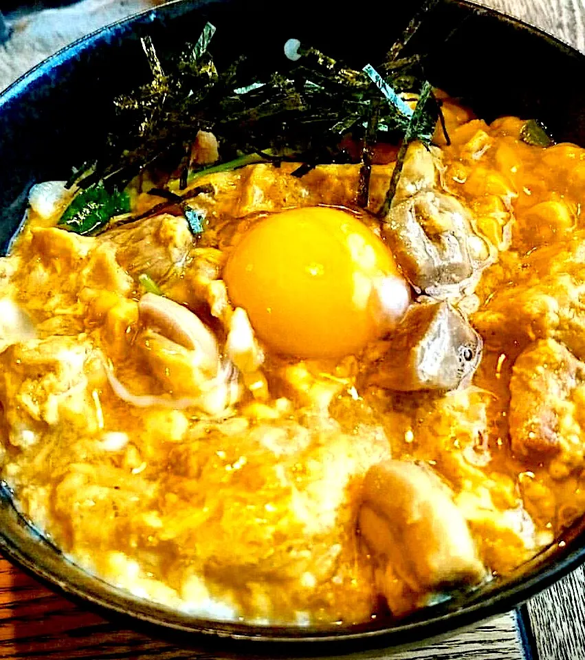 Snapdishの料理写真:親子丼  卵がトロトロ出汁とあい混ざって旨い😋|zeroweb_bossさん