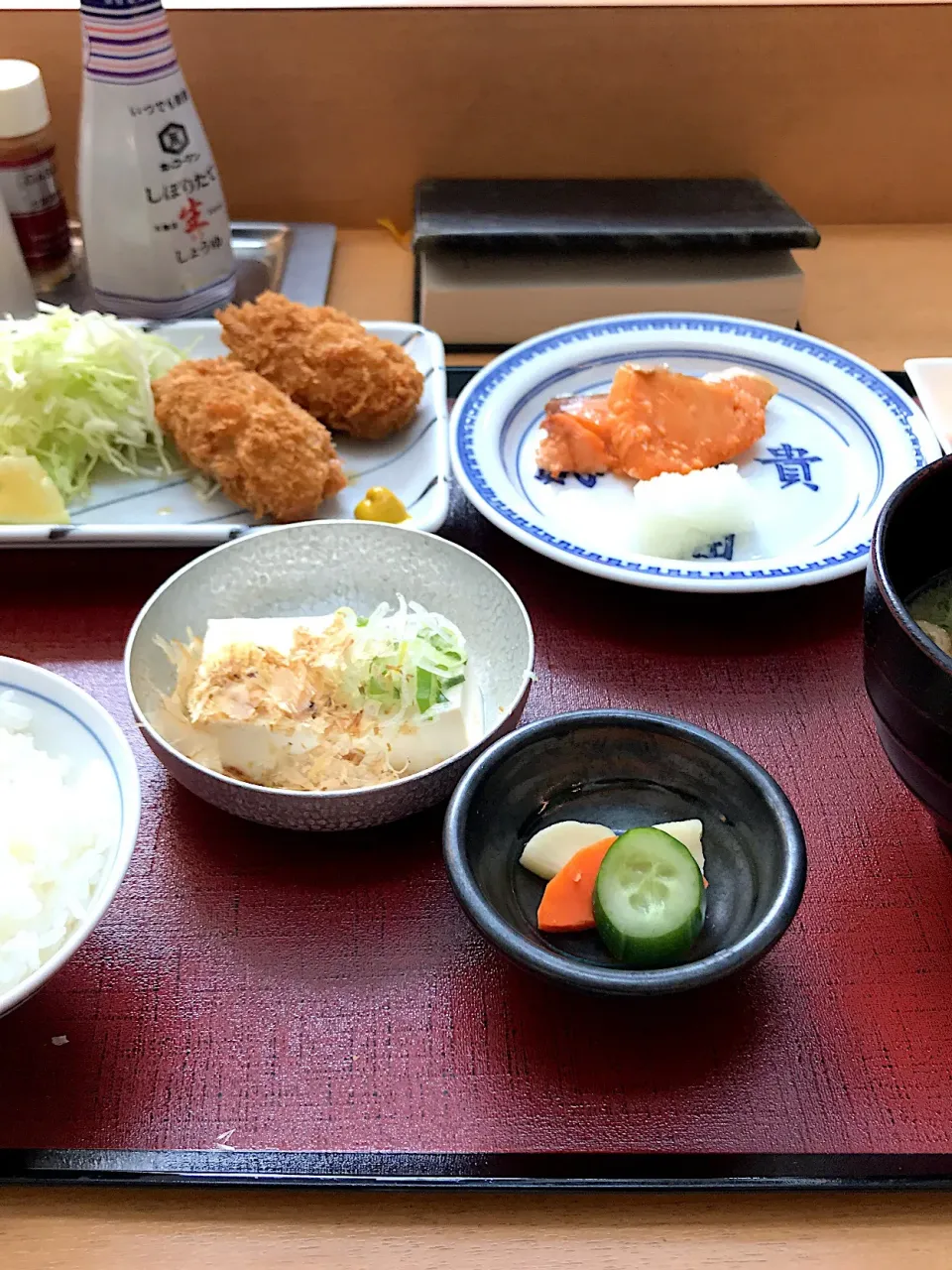 銀鮭塩焼き/広島産カキフライ/冷奴/味噌汁|山内博之さん