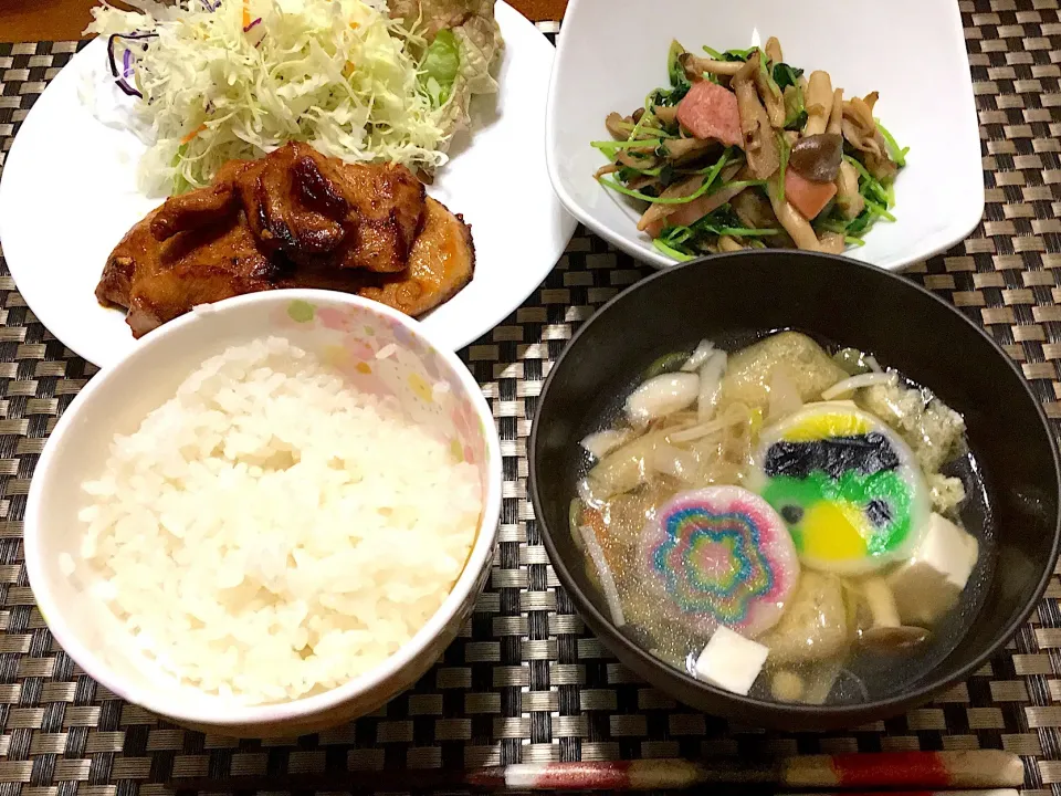 鳥テキ、キノコとハムと豆苗の炒め物、けんちん汁、ご飯|kumi♡さん