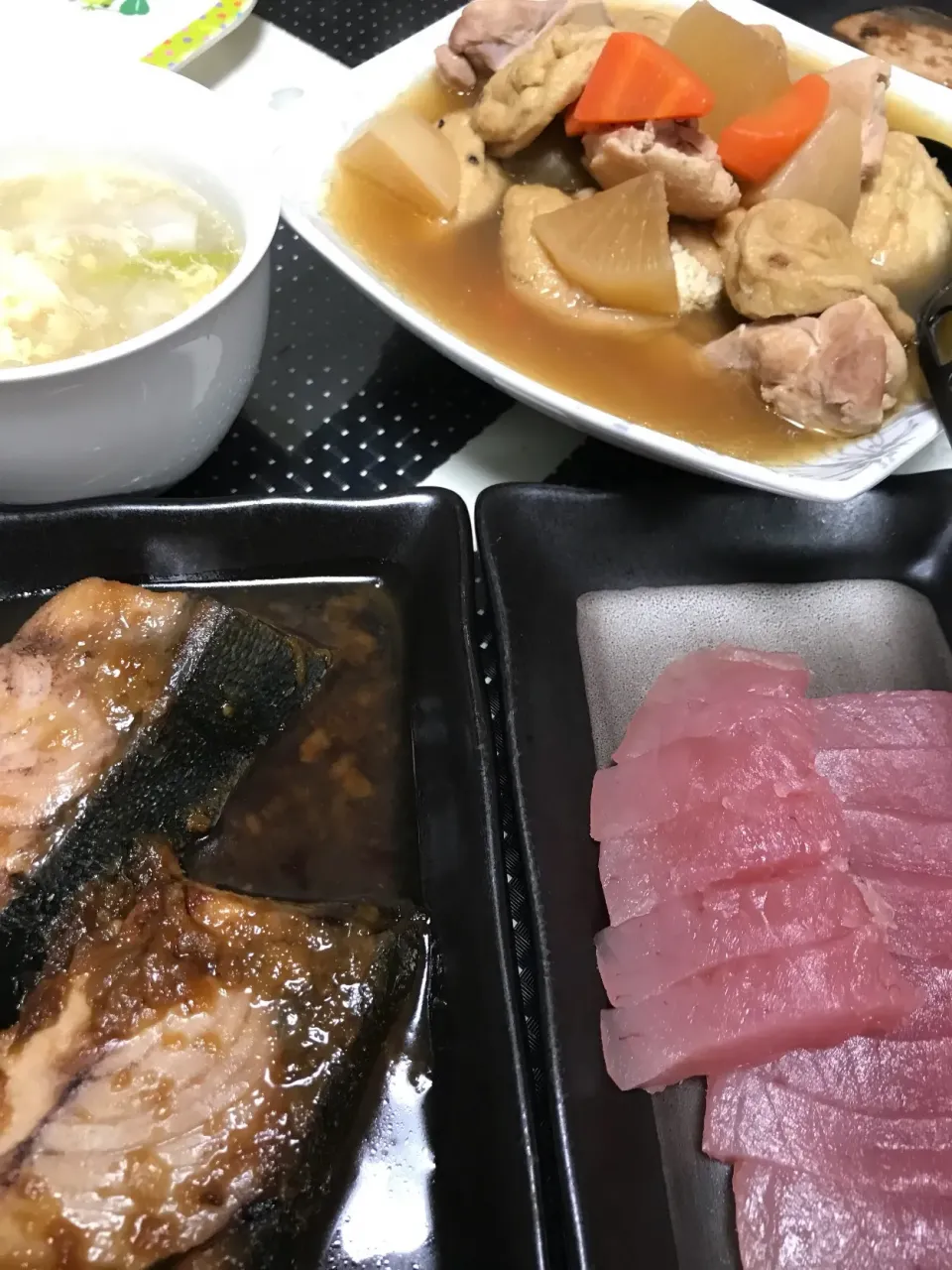 がんもと鶏肉の煮物☆ぶり照り焼き☆マグロの刺身☆ワンタンスープ|MEGUMIさん