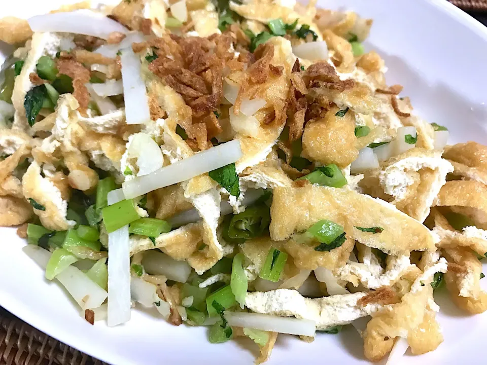 Daikon stalk & skin with tofu skin garlic sauté|yeni kartikasariさん