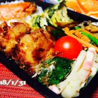 Snapdishの料理写真:高3息子ラストの通学弁当( ´͈ ᗨ `͈ )◞♡⃛
まごにわやさしい弁当🍱😽💕