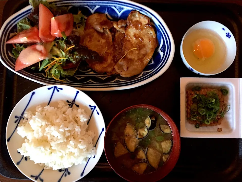 納豆
生姜焼き
サラダ
生卵
ナスの味噌汁|ラーメンの小池さん