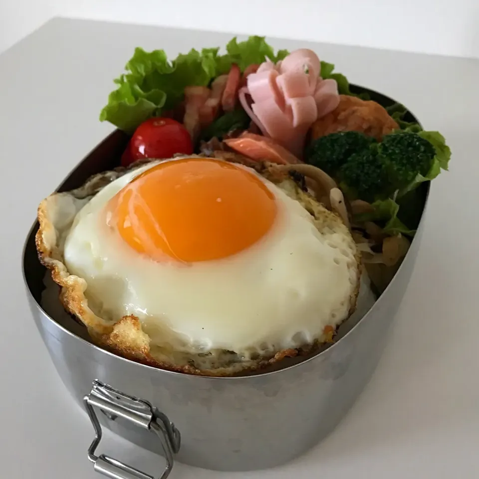 卵かけご飯ではないですが目玉焼き弁当♡|kさん