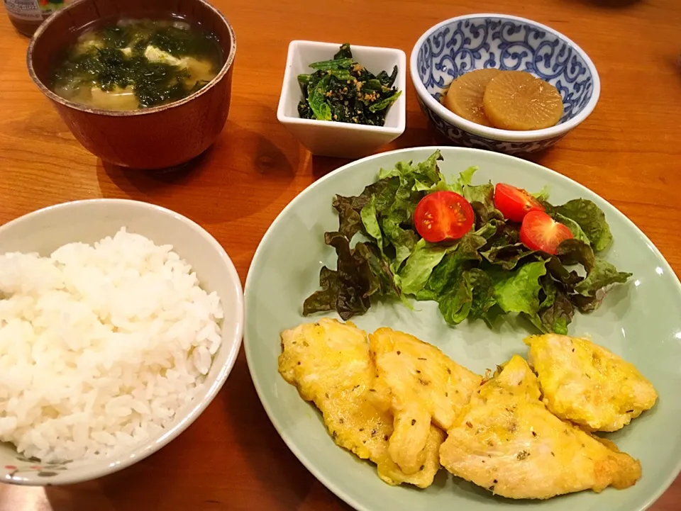 1/31 夕飯♪ 鶏胸肉のピカタ ほうれん草胡麻和え アオサ海苔と豆腐の味噌汁 大根の煮物|ikukoさん