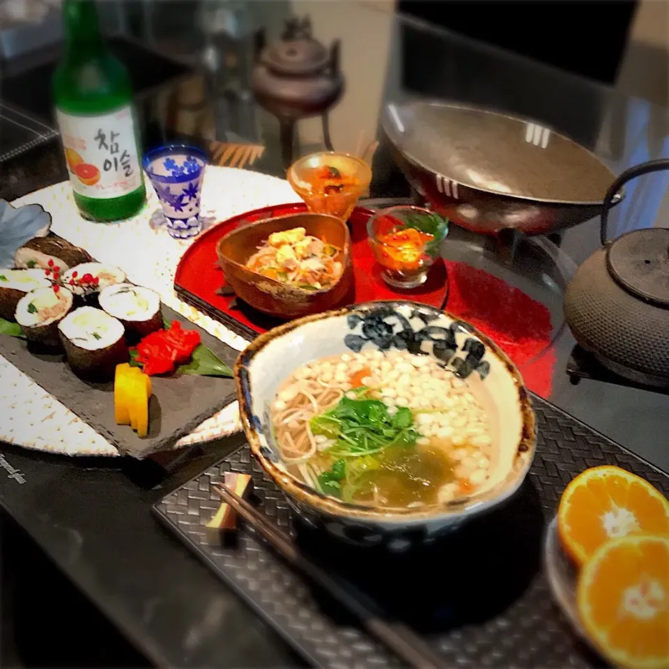 Snapdishの料理写真:✴︎巻き寿司✴︎小鉢✴︎温かい梅肉蕎麦✴︎|Tomoko❤︎poouさん