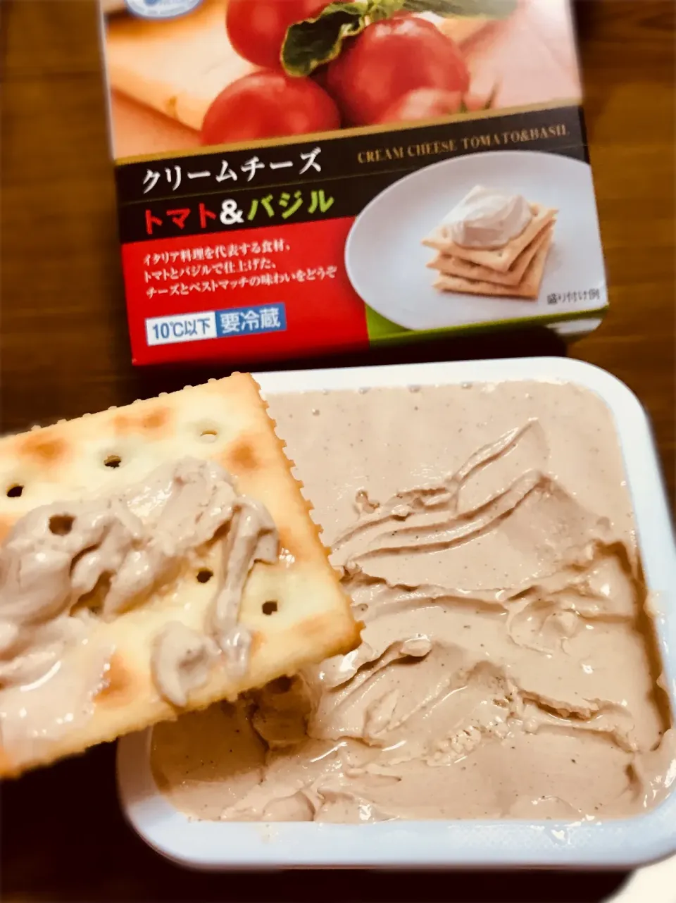 クリームチーズをクラッカーで‼️|wildcat山猫さん