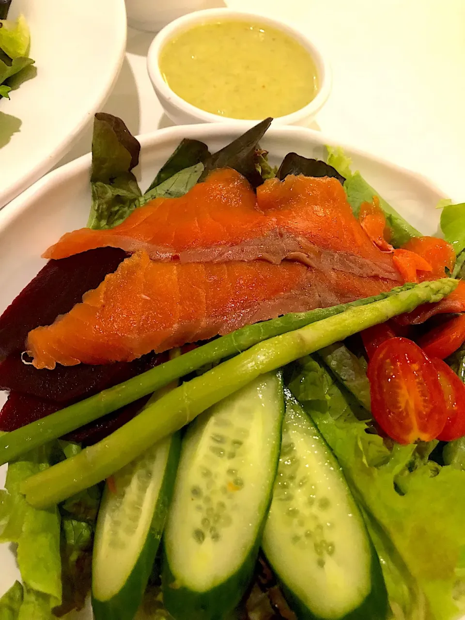 Smoked Salmon Salad@Jones’ Salad, Esplanade Ratchadapisek BKK.|Chalinee Kalyanamitraさん