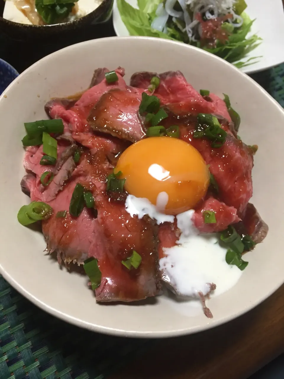 Snapdishの料理写真:ローストビーフ丼|リーダーさん