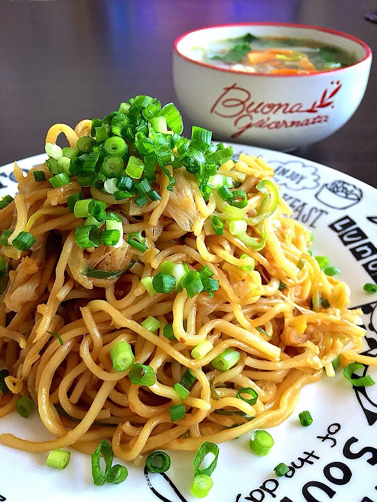 ⭐️ネギと生姜の焼きそば
⭐️野菜たっぷり中華スープ|よっちぃさん