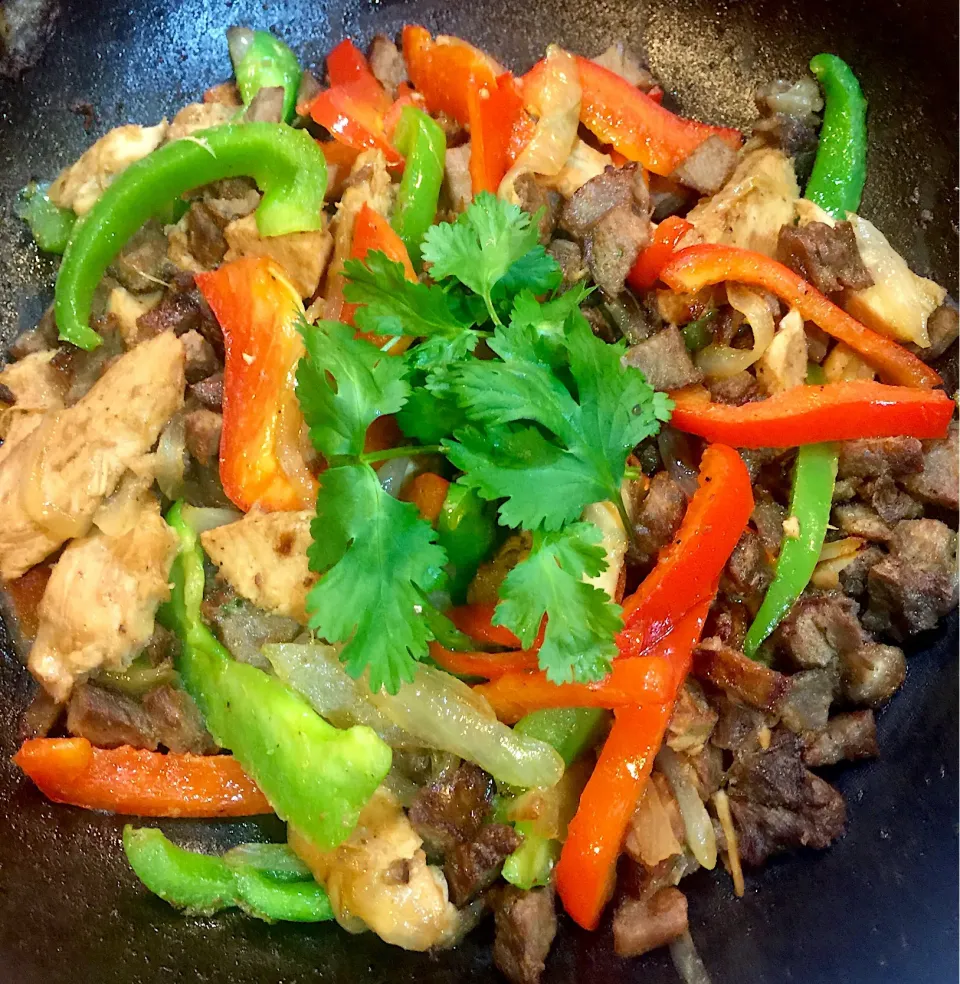 Prepared Lunch for Today: Chicken, Steaks and dice  bratwurst Sausage with red and green bell peppers, onions, garlic and seasonings.|Alma's Home Kitchenさん