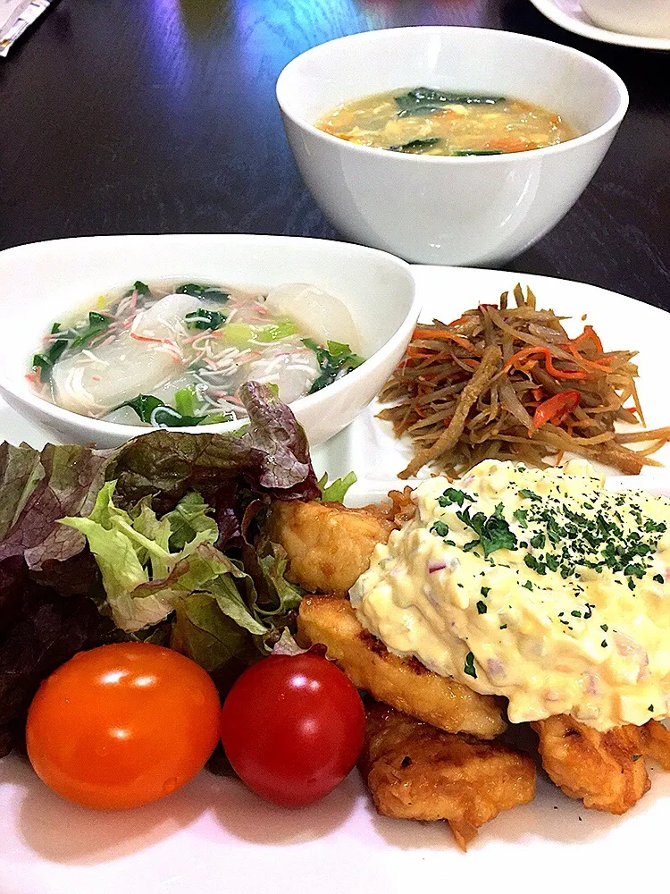 ⭐️鶏胸肉のチキン南蛮
⭐️きんぴらごぼう
⭐️蕪のカニカマあん  生姜風味
⭐️中華風コーンスープ|よっちぃさん