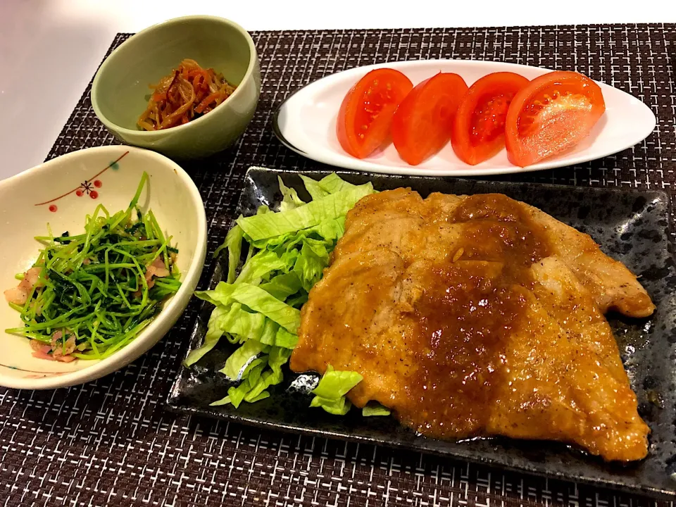 Snapdishの料理写真:#豚ロースのにんにく味噌ダレ焼き
 #豚ロースの味噌漬け焼き 
 #豆苗炒め 
#えのきのきんぴら
 #冷やしトマト|ゆぺこさん