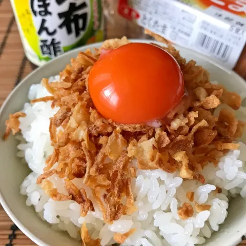 「特許のたまご「とくたま」」を使ってみたSnapdishの料理・レシピ写真:フライドオニオンと昆布ぽん酢でTKG #とくたま