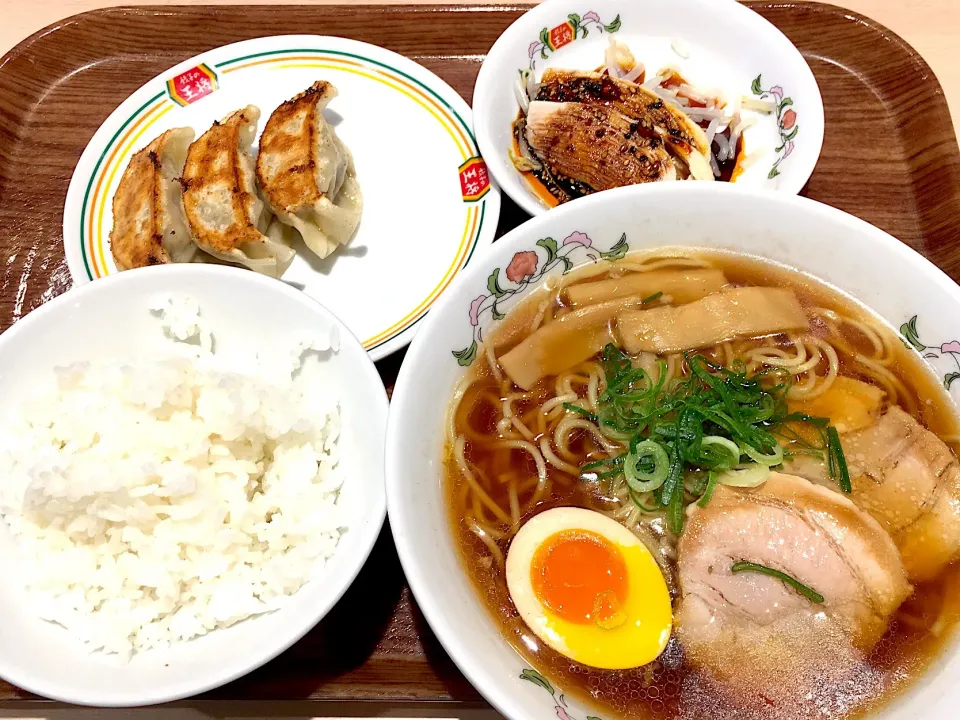 ラーメンランチ🍜醤油ラーメン、餃子3ケ🥟🥟🥟、よだれ鶏、小ライス🍚|ゆうじ.さん