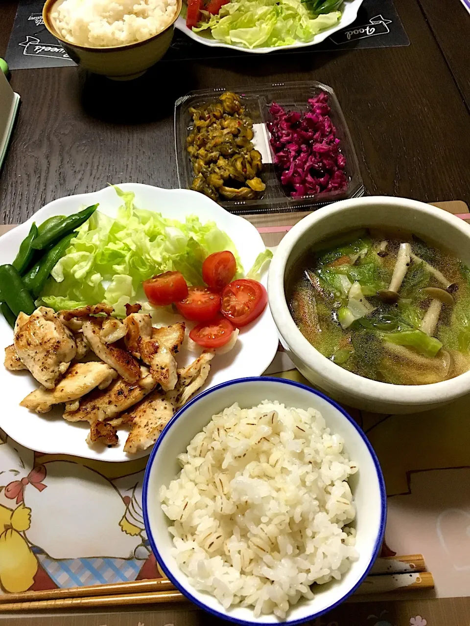 Snapdishの料理写真:チキンのハーブソルト焼き、ワンタン入り野菜スープ(*^｡^*)|ライムさん