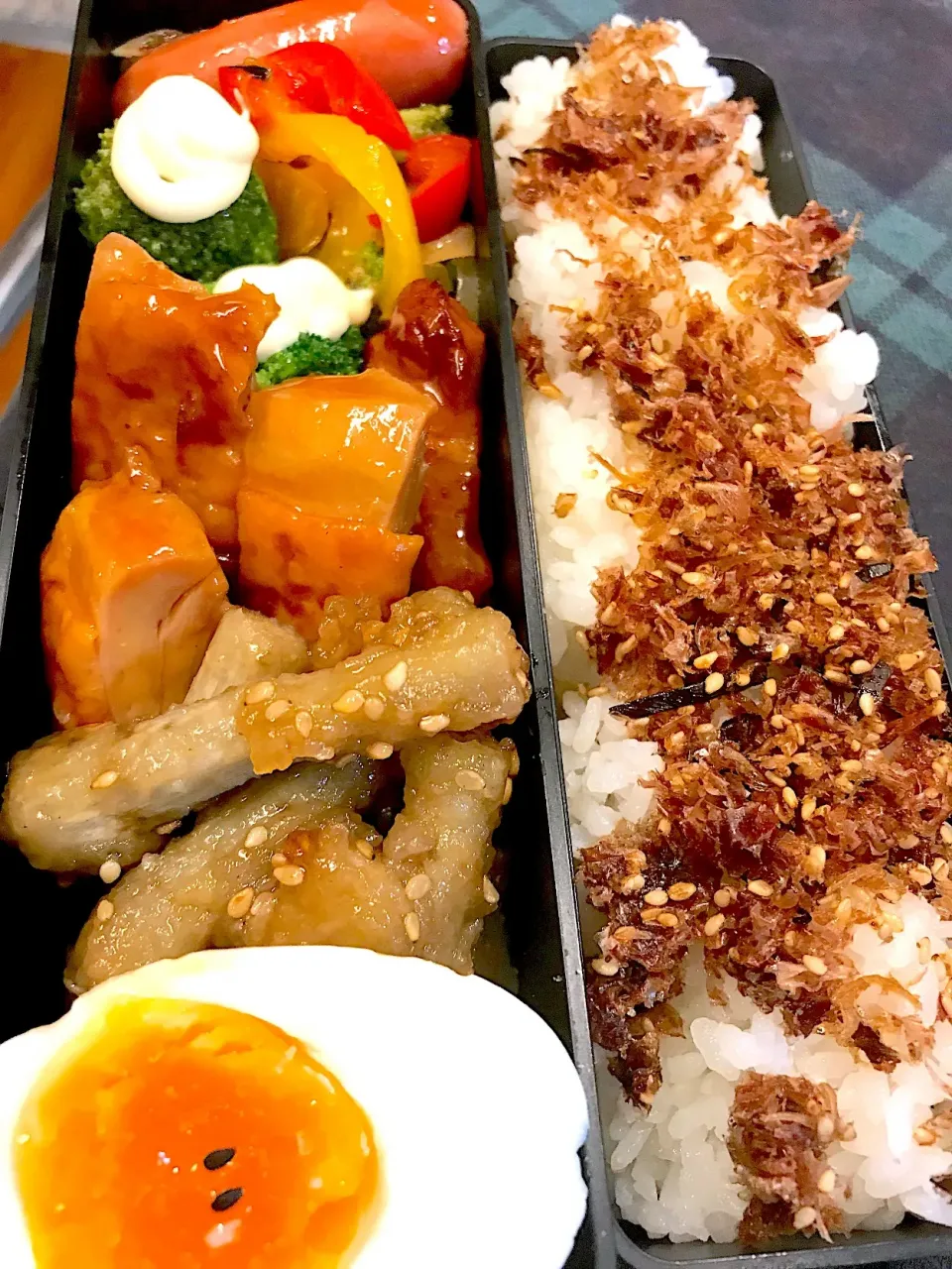 息子のお弁当🍱シュトママふりかけで。|シュトママさん