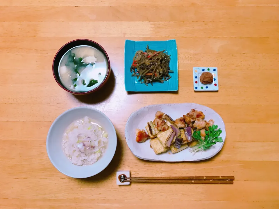 夕ごはん
赤ねぎのお粥
赤ねぎと豆腐の醤油炒め|ちゃみこさん