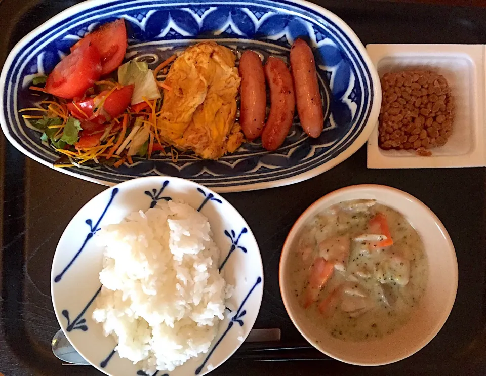 クリームシチュー
ソーセージ
サラダ
卵焼き
納豆|ラーメンの小池さん