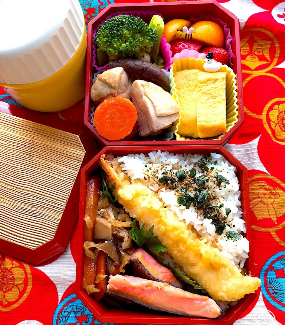 Snapdishの料理写真:#お父さん弁当  #野菜多め  #ヘルシー弁当  #玉子焼き  #切り干し大根の煮物  #和風煮染め #甘塩鮭  #デザートはイチゴと金柑  #ブロッコリー #お弁当 #温かい味噌汁|Blueberry🫐さん