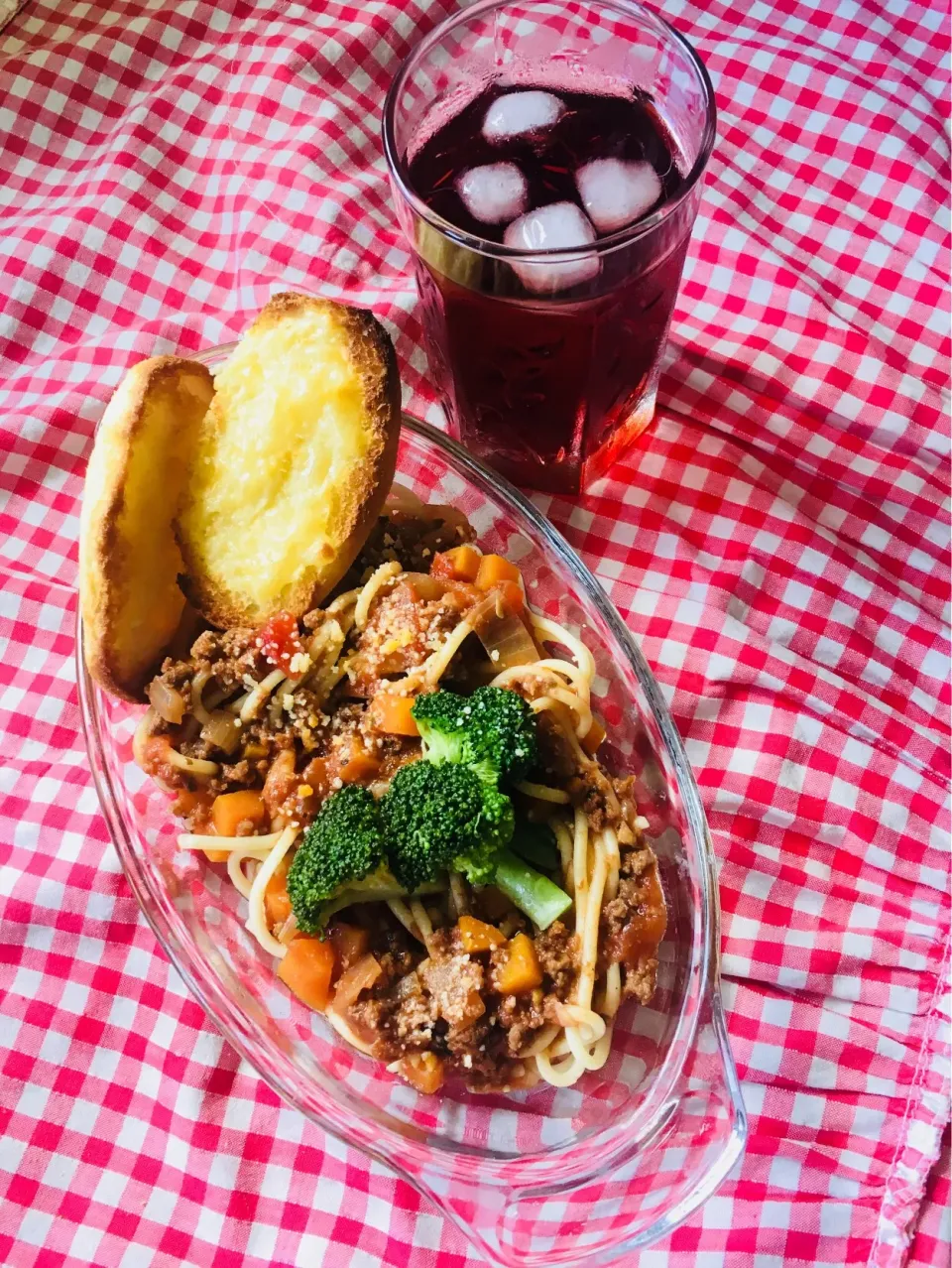 Friday comfort food beef bolognaise and a chill black current juice.|peiyee wongさん