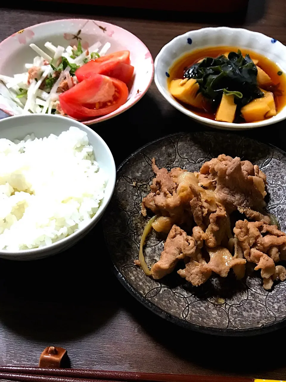 夕ご飯〜豚肉の生姜焼き、大根とツナのサラダ、タケノコとワカメの煮物🍀|perfuさん