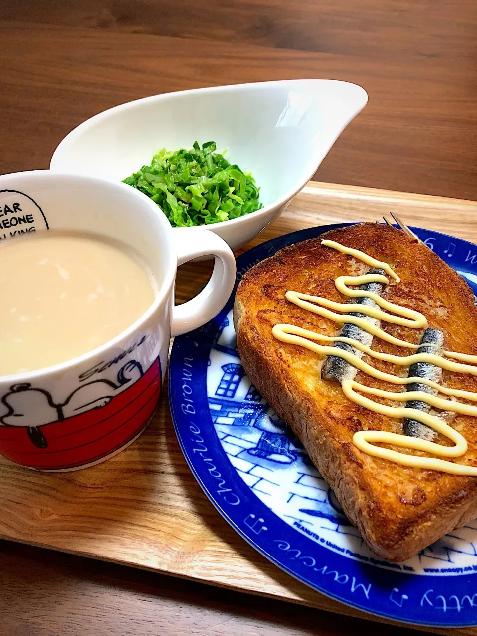 春キャベツの温サラダとアンチョビマヨトーストで朝ごパン🍞|Norikoさん