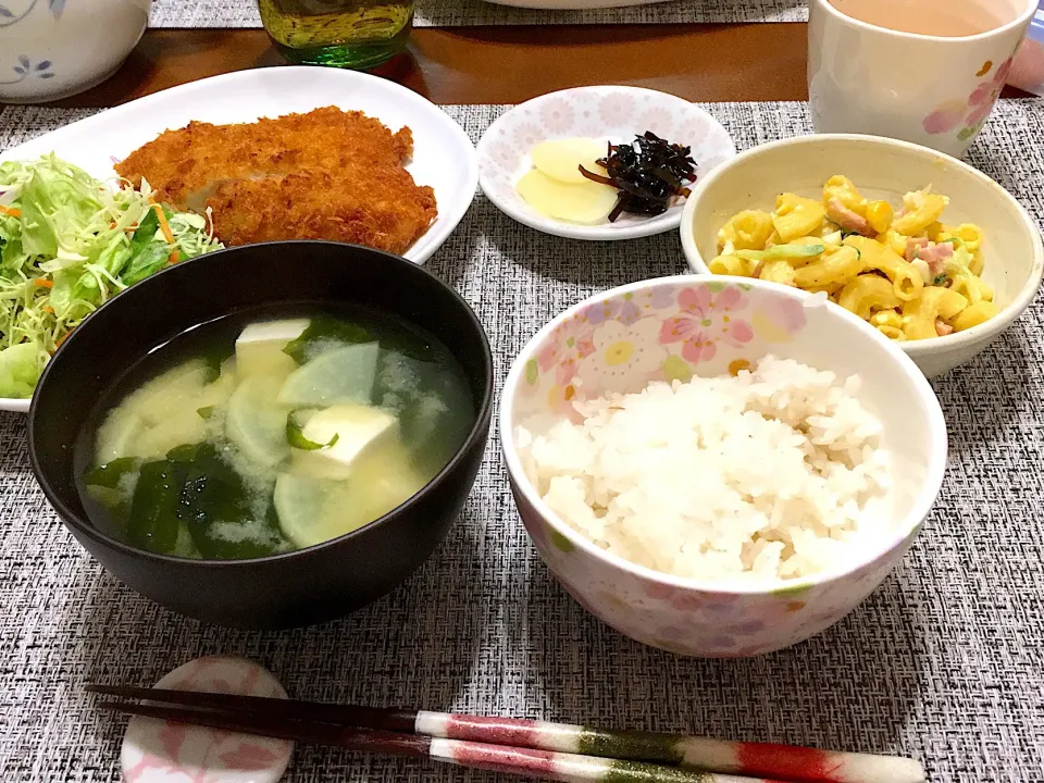 チキンカツ、マカロニサラダ、お味噌汁、ご飯|kumi♡さん