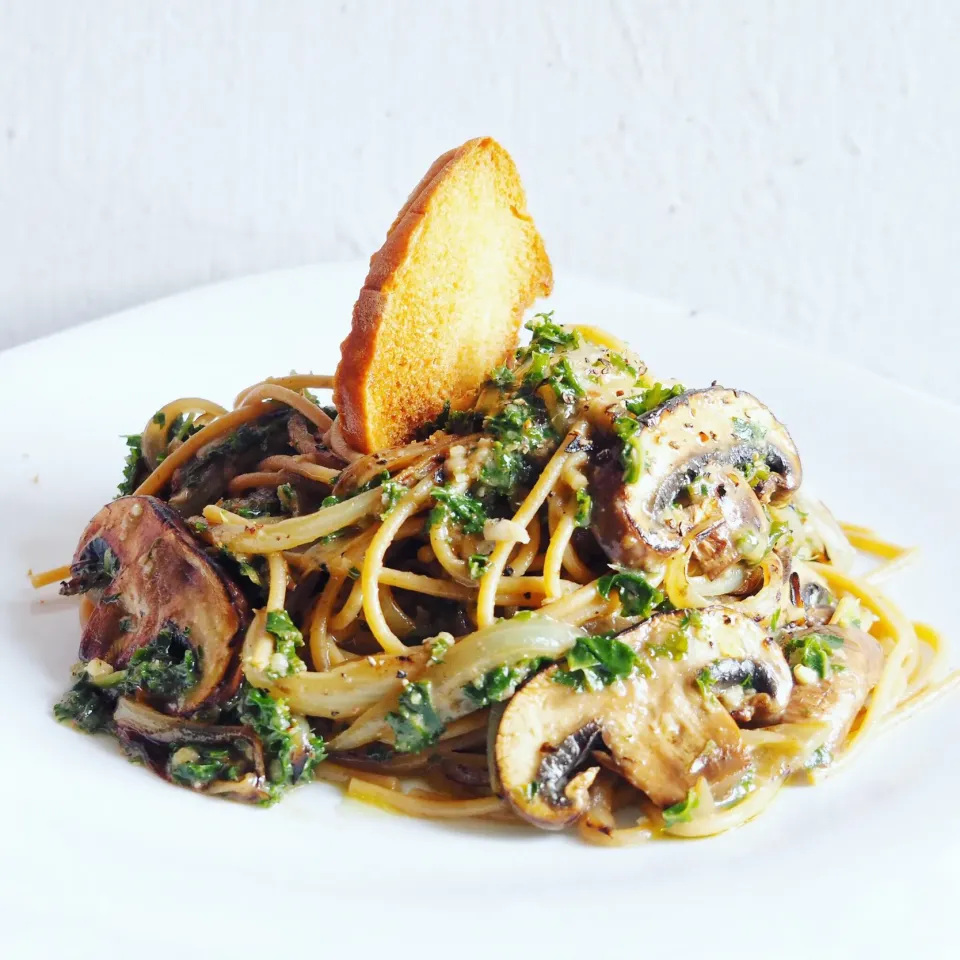 Kale Pesto & mushroom spaghetti|Misstyさん