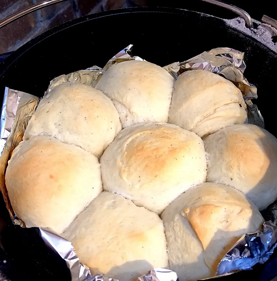 ダッチオーブンで花まるパン🍞
薪ストーブで焼きました〰🔥🔥|ぽっちゃんさん