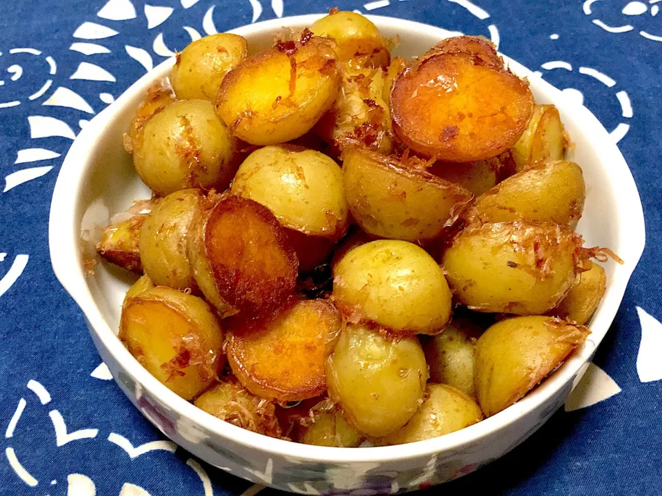 新じゃがいものおかかバター🥔|yumyum😋さん