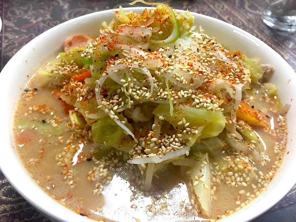 カミさん特製野菜味噌ラーメン🍜
野菜の量が麺の1.5倍入ってるんです^_^|石田 雅史さん