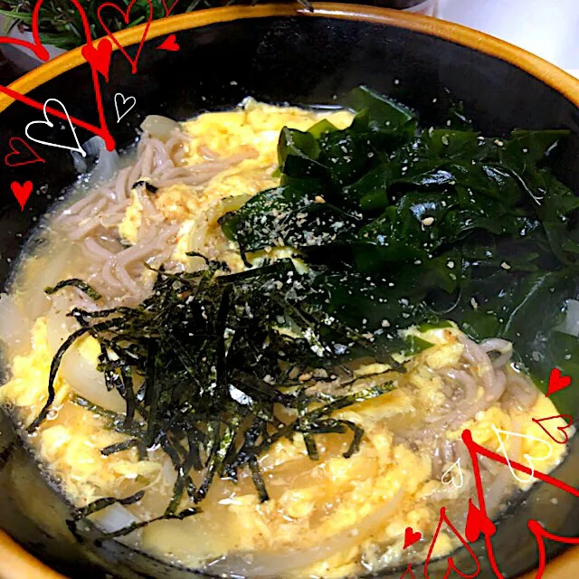 Snapdishの料理写真:寒いからかき卵わかめ蕎麦♥︎︎∗︎*ﾟ
(((o(♡︎´▽︎`♡︎)o)))ぽかぽか|Mehco Coconutvanillaさん