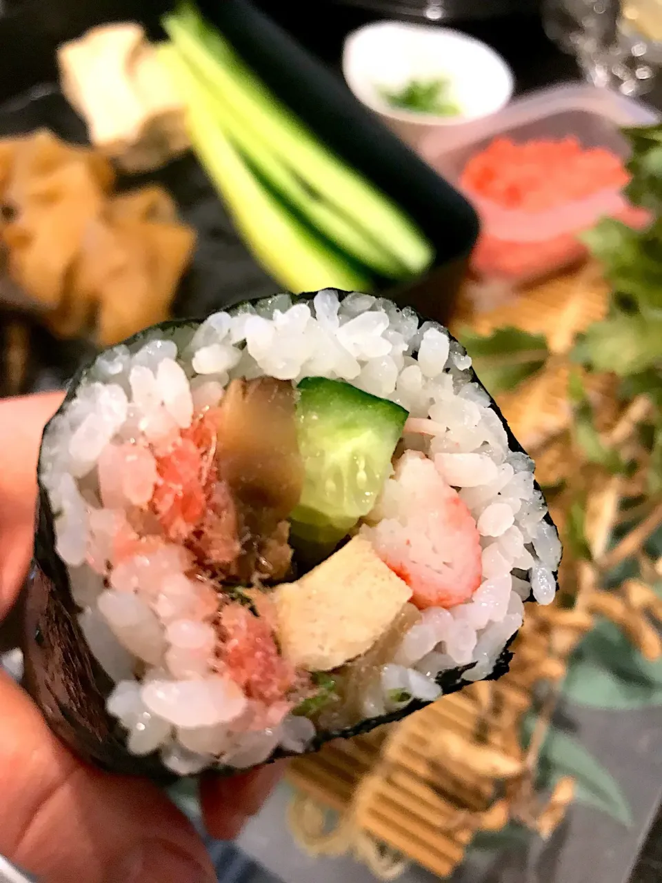 Snapdishの料理写真:2／3節分、恵方巻き かんぴょう椎茸桜でんぶカニカマきゅうり高野豆腐|シュトママさん