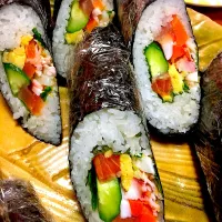 恵方巻き！ワイワイ話しながら、そして方向バラバラで食べました（笑）美味しかった###|アッコさんさん