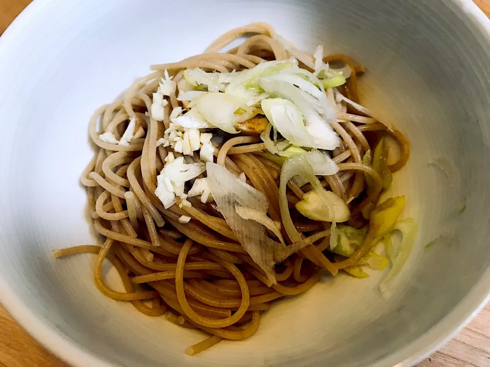 中華風パスタ。全粒粉の麺にパタン的な味付け。#光速飯|tesasakiさん