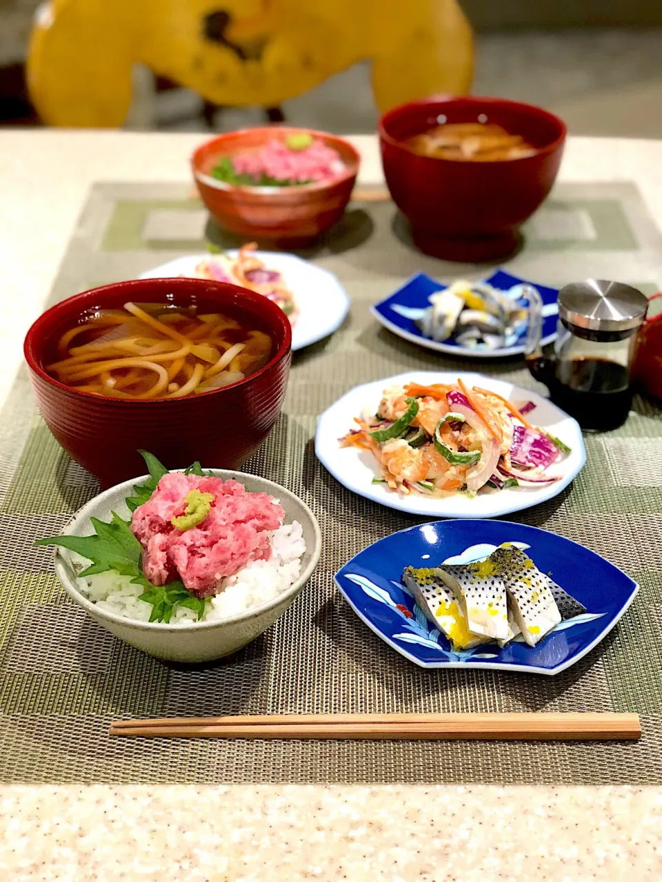 Snapdishの料理写真:海老サラダ🦐鮪のたたき丼|Mayumiさん