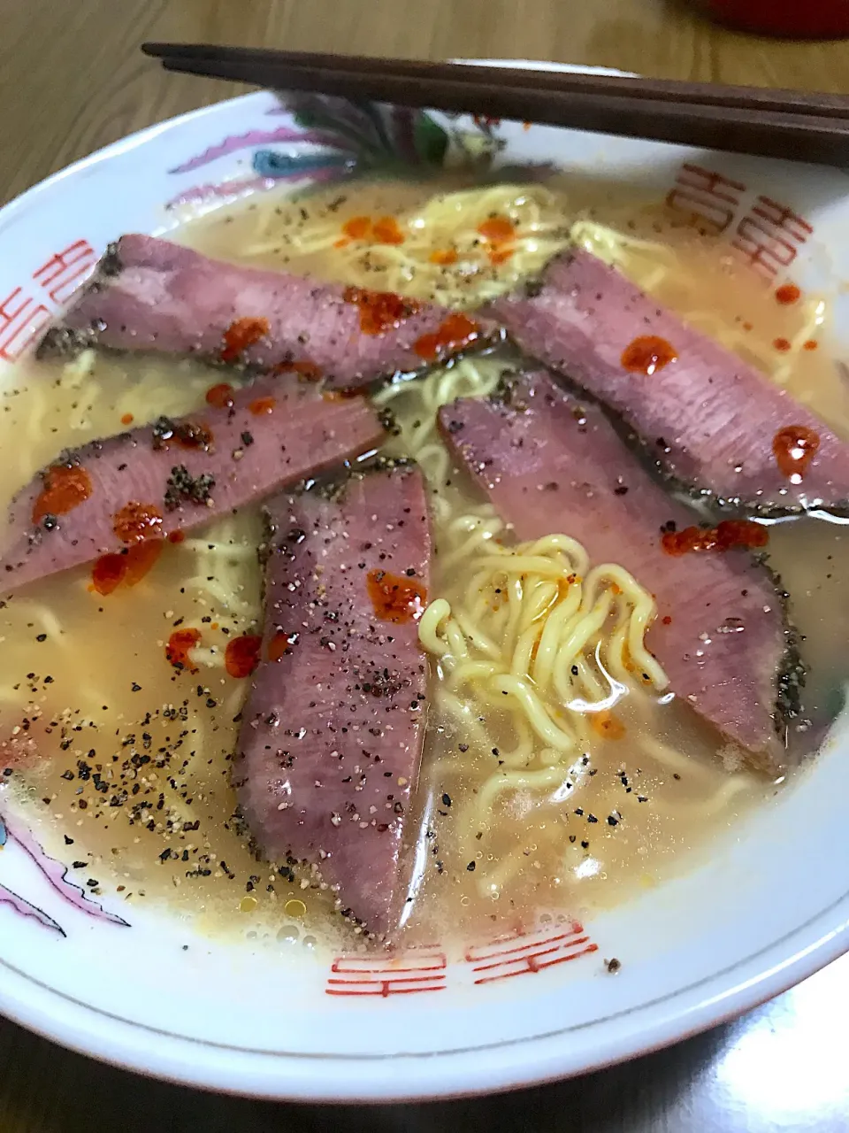 Snapdishの料理写真:牛タンラーメン🍜|wildcat山猫さん