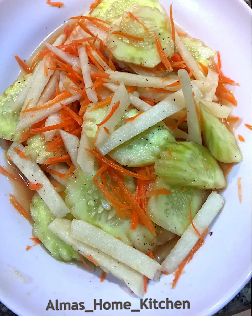 Pickled Turnips, Cucumbers 🥒 and Carrots 🥕|Alma's Home Kitchenさん