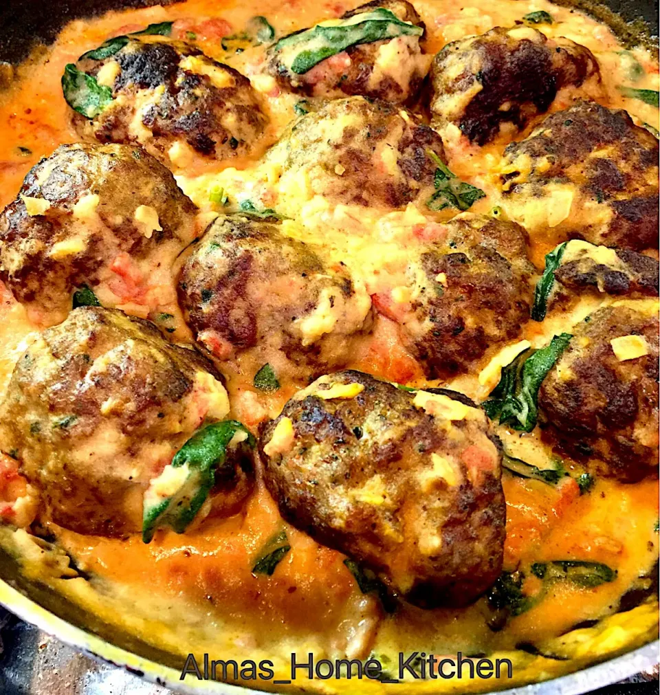 Meatballs with Spinach Sauce|Alma's Home Kitchenさん