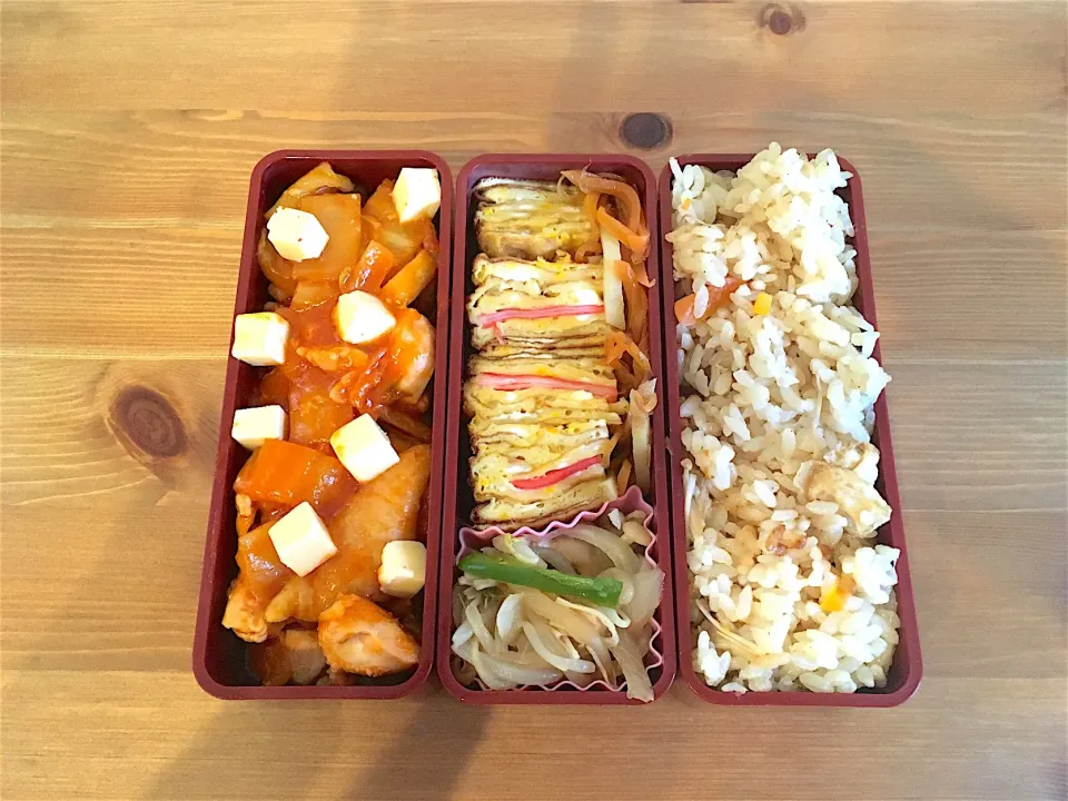 炊き込み御飯と鶏肉チーズのケチャマヨ炒め弁当|Emi Mikadoさん