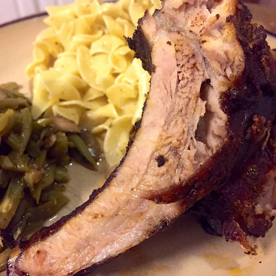 Smoked bbq ribs with garlic butter noodles and green beans|TJ McAfoosさん